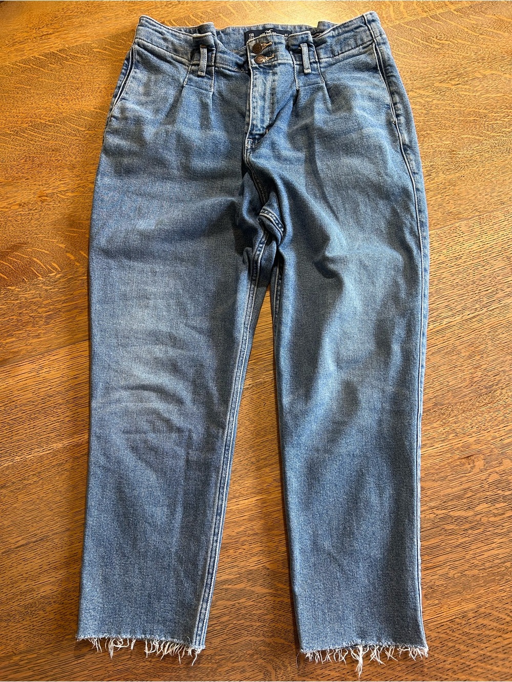 Hollister Women’s Curvy Ultra High-Rise Mom Jeans – Size 13R